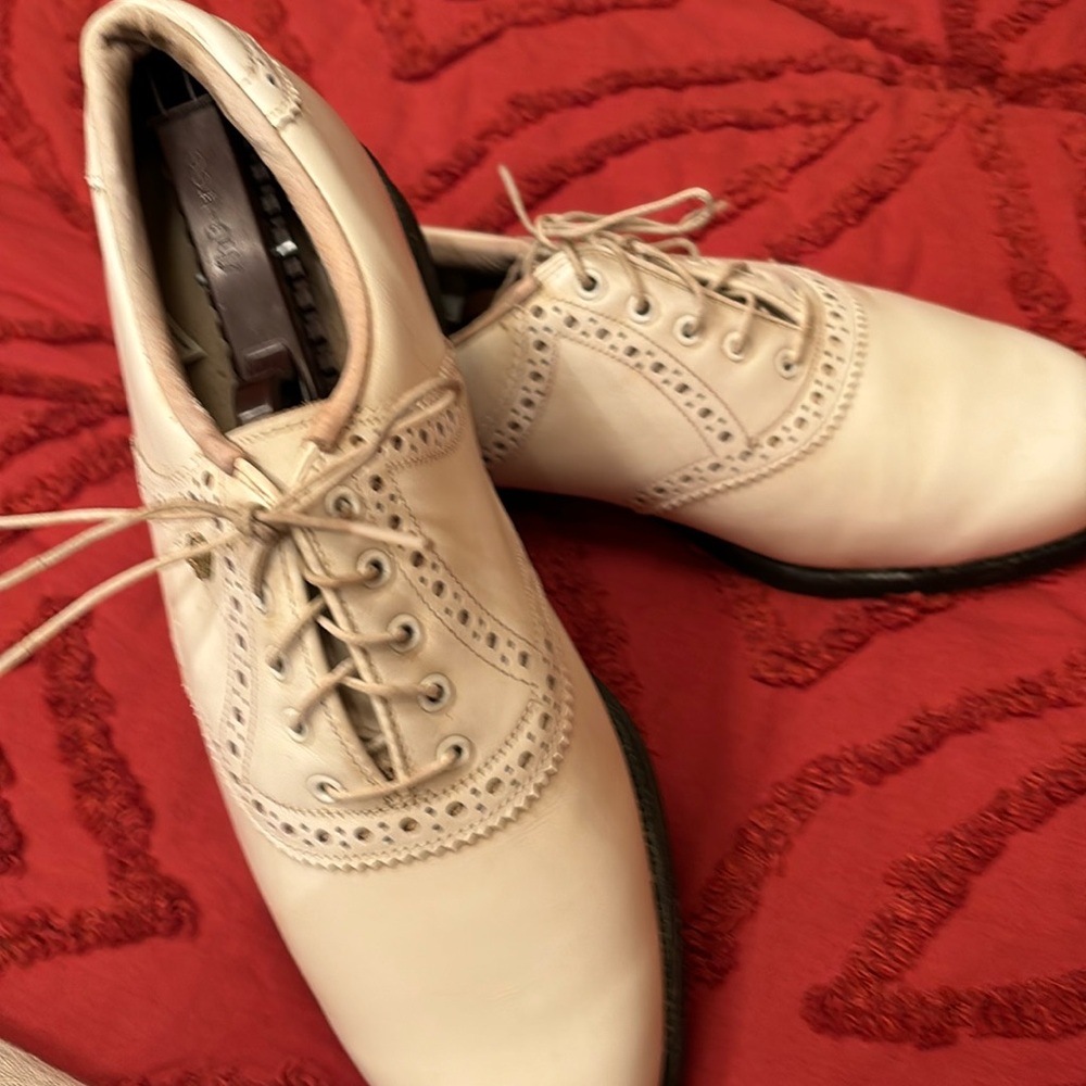 Great slightly used pair of foot joy golf shoes